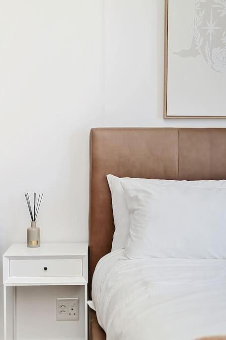 Apartment Chic Minimalist Retreat