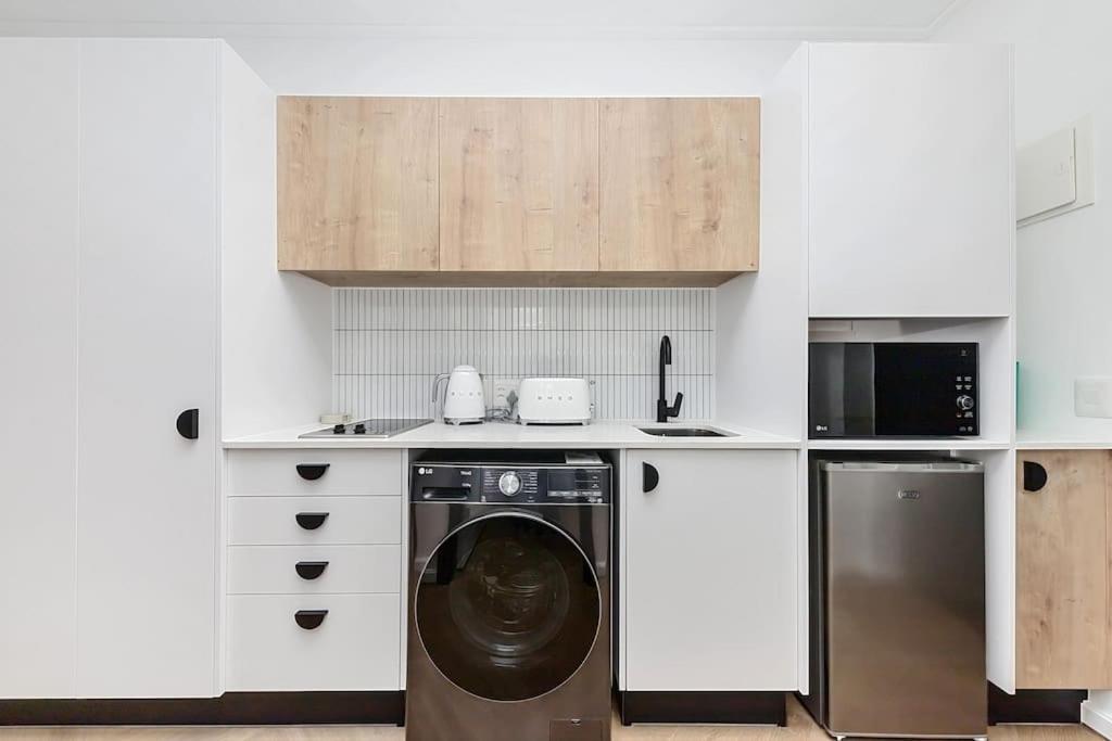Apartment Chic Minimalist Retreat