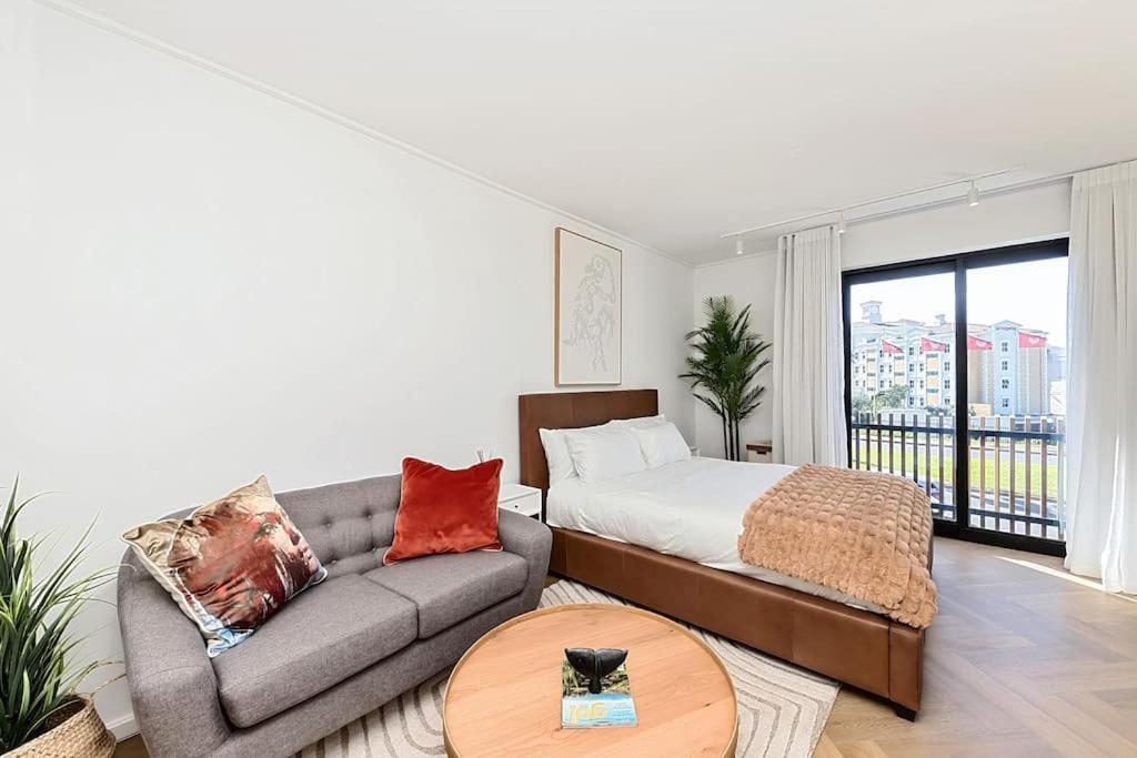 Apartment Chic Minimalist Retreat *